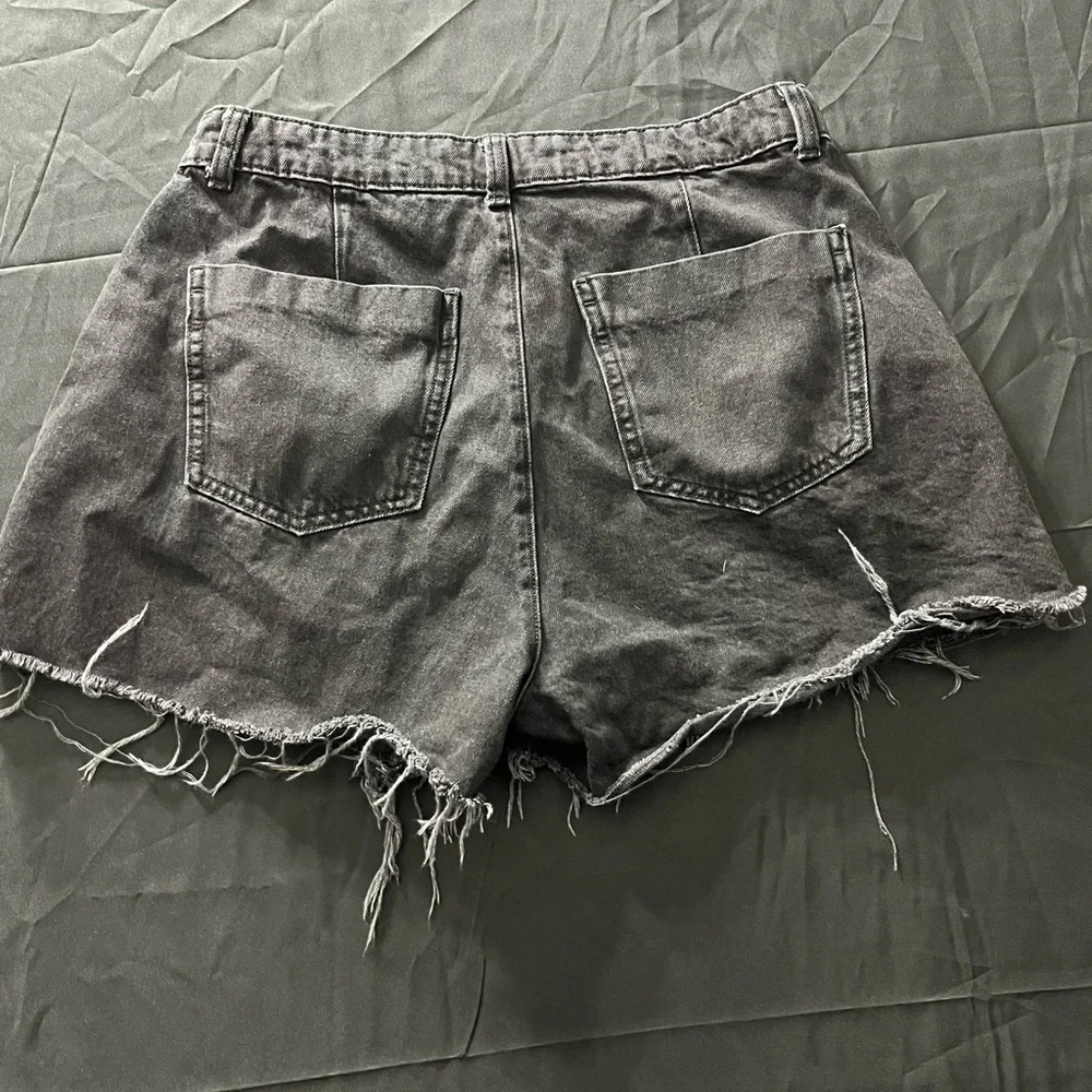 Zara black  Frayed Jean Shorts denim medium - Picture 3 of 5